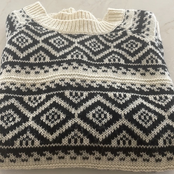 CUTE SKI WEEKEND SWEATER - Picture 5 of 6